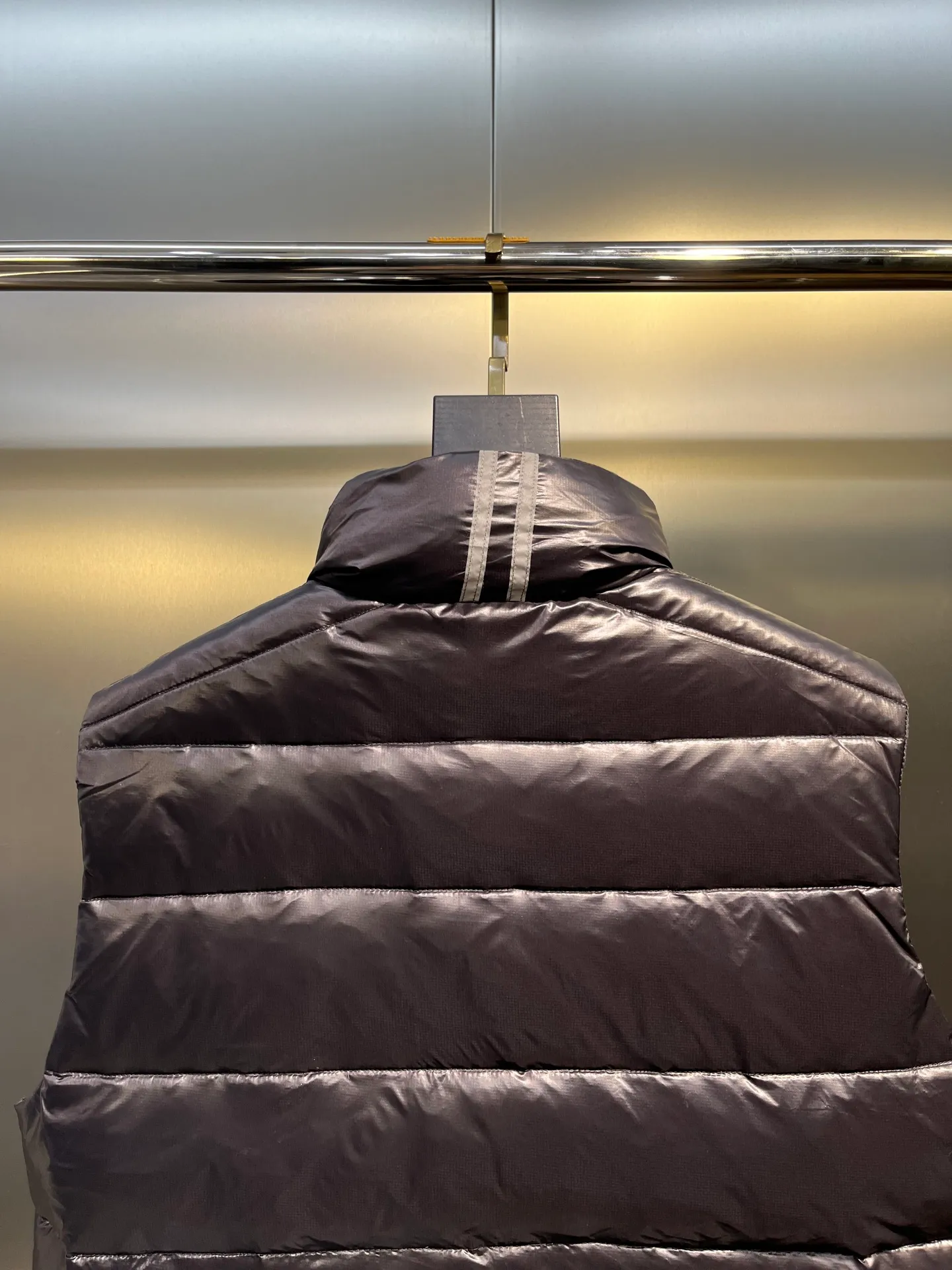 P560 Canadian brand CanadaGoose men's and women's CROFTON lightweight down vest 2229M DWR water-repellent treatment WindWall windproof fabric 700 fleece filling original mold opening details one to one production The upper body effect is stunning Exclusively available on the Xiaohongshu purchasing platform The highest version on the market Size: XS S M L XL XXL